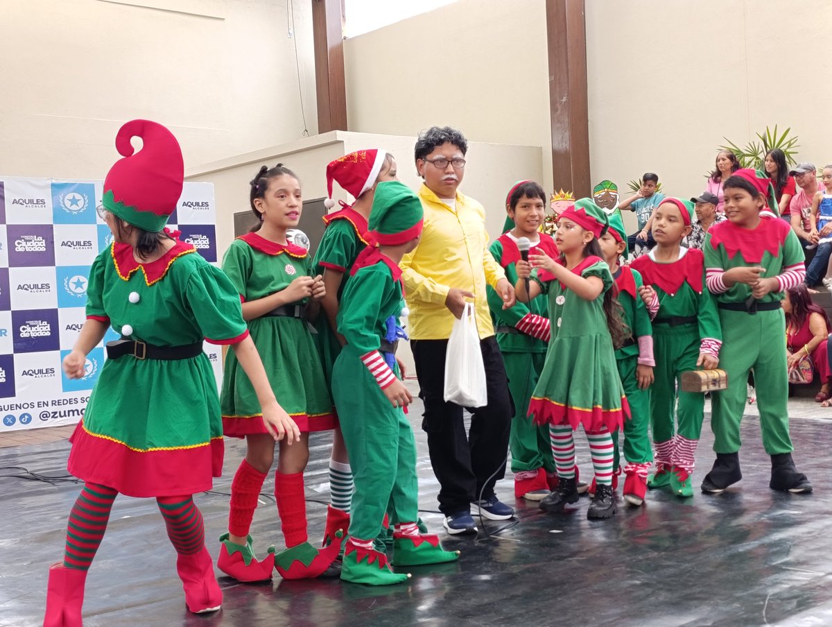ZumarGye's tweet image. 'Hechizo de Navidad', fue presentada por estudiantes de teatro del CAC ZUMAR Plaza Casuarina en la Plaza de Los Teatros en Ruta Centro. 
Con arte y cultura celebró las festividades navideñas la comunidad del noroeste de la Ciudad de Todos.
#Guayaquil
#ConstruyendoLaCiudadDeTodos