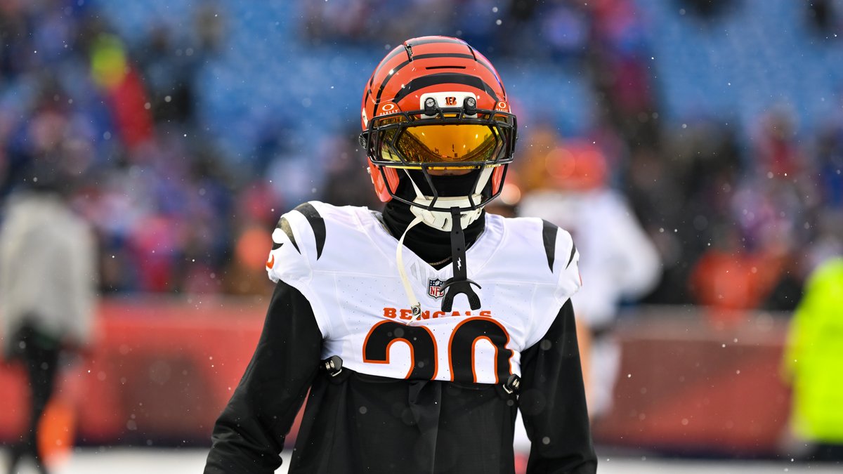 Bengals's tweet photo. Something about a snow game in Buffalo.

#ProBowlVote + Joe Burrow
#ProBowlVote + DJ Turner II
#ProBowlVote + Evan McPherson
#ProBowlVote + Ja'Marr Chase https://t.co/BKkhH5Ukz4