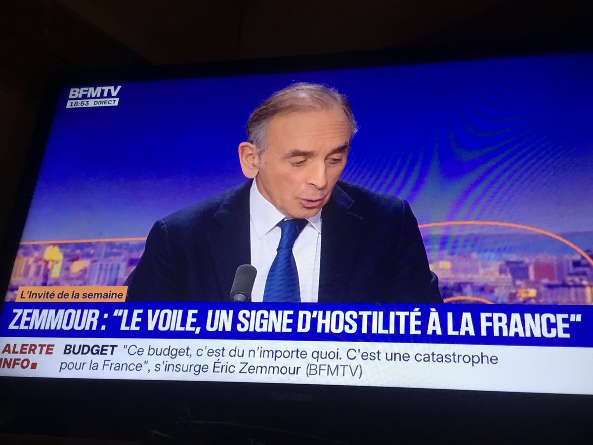 Lisabethdanj's tweet image. « Moi je suis pour l’interdiction du voile partout et pour toutes. Sans prendre en compte l’âge. 
il y a un principe de DISCRÉTION.
Mais il y a une identité chrétienne en France. 
l’histoire de la France est basée sur le Christianisme. »