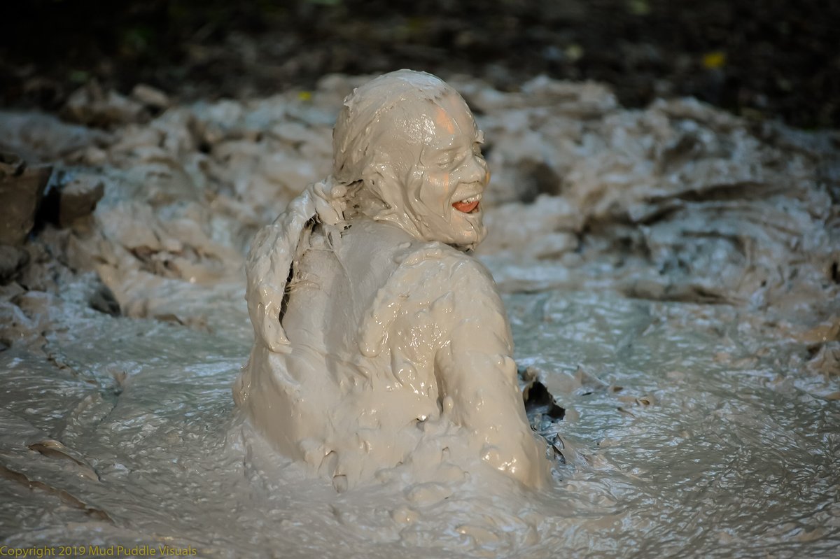 4/4 "Anabelle's Messy Mud Fun" - The spirit of Rob Blaine lives as this beautiful lady trashes the shoes, the dress, and herself. Just gorgeous! 

UMD - mudpuddlevisuals.umd.net/download_info/…

C4S - clips4sale.com/studio/34206/3…

Clubmpv.com - Home of all the latest and greatest! Best