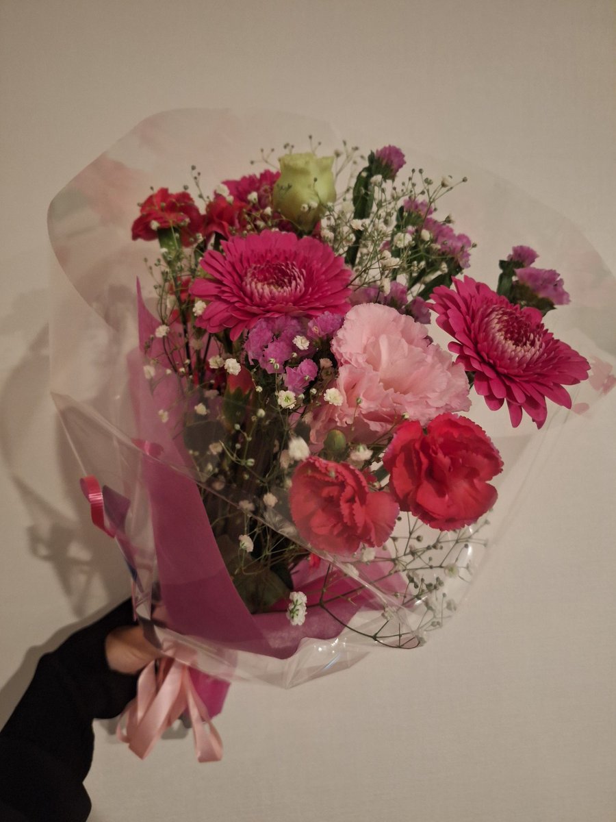 クランクアップしました👏
キレイなお花いただけて嬉しい💕