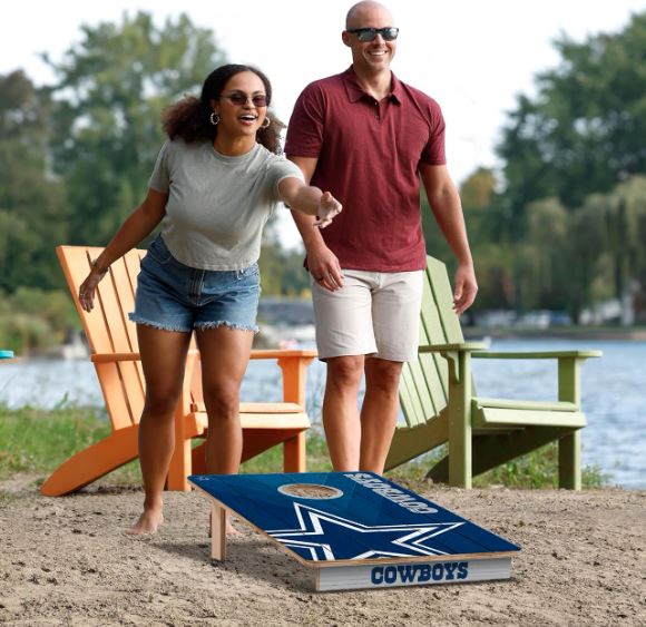 TailgaterMag's tweet image. Who doesn't like cornhole? Pick any NFL team you like - amzn.to/3MLvzP1

#tailgate #tailgating #cornhole #party #games #fun
