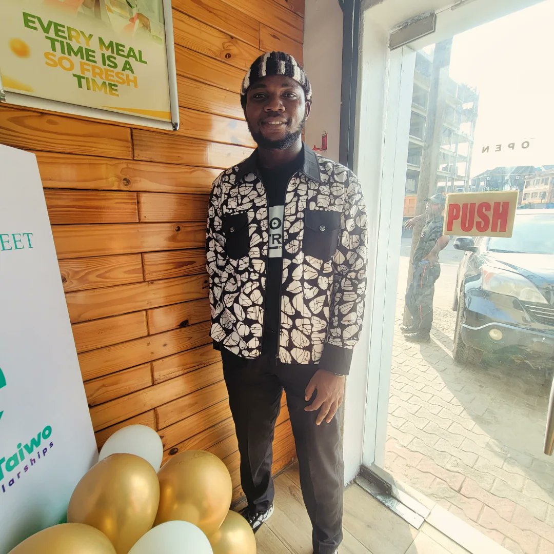 TheJohnPatrickO's tweet photo. Yesterday the 6th of December, I had the rare privilege of attending @MtScholarships hangout as a guest. It was a worthwhile experience. I learnt a lot.

Jacket, trousers and sneakers by @LaoluCollection 
#mtscholarship https://t.co/b0lOCSOXYC