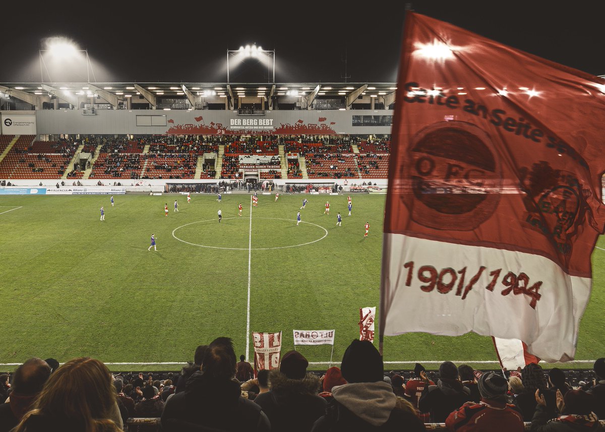 Berschblick's tweet photo. Stadion am Bieberer Berg | 05.12.2025
Letzter Spieltag in 2025
Kickers Offenbach - Mainz 05 II
#kickersoffenbach #OFC1901 #nurderOFC #Flutlicht #eigeneligafürzweitemannschaften #OFCM05 https://t.co/503EPyQRpb