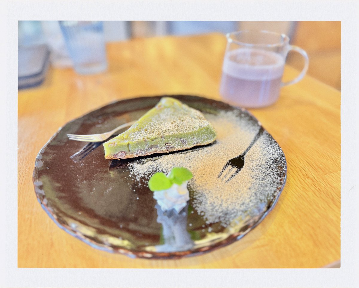 dev_5253's tweet photo. 湖屋カリーさんでの駅貼り応援広告は本来ならば最終日ですが、お店のご厚意により""期限を設けず""掲出させていただきます。

今週末もぜひお越しください！（要予約）
#旅するAZKi応援広告 #AZKi7thHM企画 https://t.co/Cf9zqC2dgr