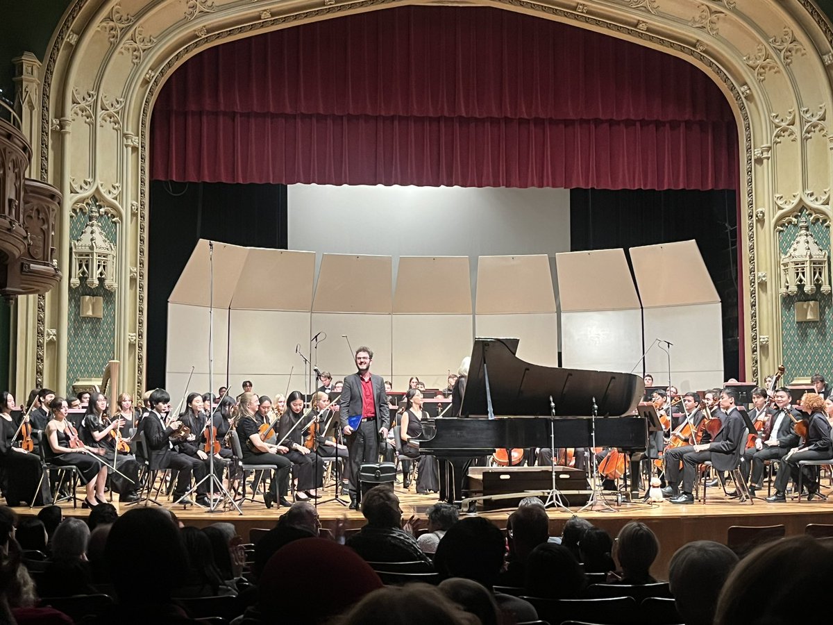mhall_viola's tweet image. A thrill hearing pianist/composer Daniel Pesca give the Chicago premiere of his new Piano Concerto.

At the University of Chicago with conductor Barbara Schubert: who is celebrating her 50th anniversary leading the orchestra. 

Amazing legacy. #newmusic #composer