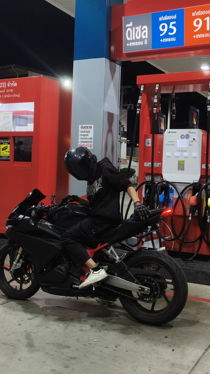 Patcharaphon543's tweet photo. บรึ๊นๆ 🏍️💨#สัตหีบ https://t.co/gekm0tCoXA