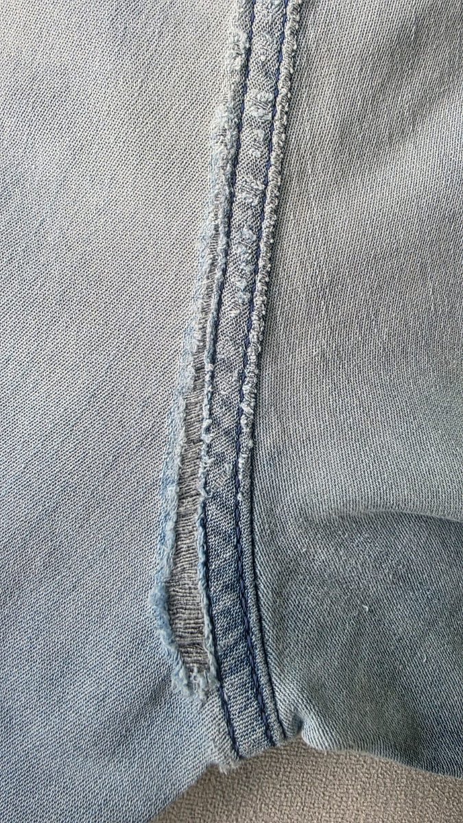 benitez_gi34973's tweet photo. Compré un jean DIESEL por $1.799.900 y duró 105 días antes de romperse por detrás. En la tienda dicen que la garantía era de 90 días, algo que jamás informaron. Un pantalón de casi dos millones que dura menos que un papel.

Qué tristeza que @DieselColombia  se lave las manos así https://t.co/iW4Mno4zSQ
