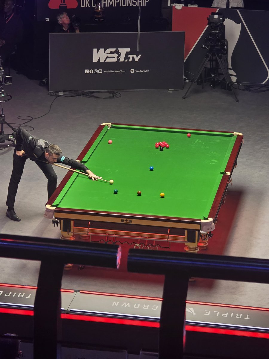 kirkswan86's tweet photo. @robwalkertv can you give my wife Jess a shout out up in the balcony at snooker tonight. She says you are the best. Ps can you get im a celeb final on one of the screens please. https://t.co/uANu1snQfA