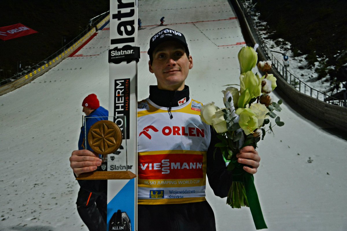 HillSizeMag's tweet photo. Domen Prevc! 🇸🇮

With this win, the 21-year-old Slovenian takes over the leader’s seat in the overall standings, edging ahead of his closest rival Anze Lanisek 🇸🇮.

Čestitke, Domen! Odlično opravljeno! 🇸🇮

#skijumpingfamily #skijumping #worldcup #fis #hillsizemagazine https://t.co/lgDsj9QlAr