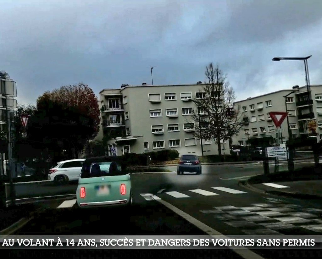 XDvidTB's tweet photo. Mais vraiment montrez son visage à ce fdp, il a rien à faire sur la route c'est un danger public, en plus ses potes rigolent, aucun cerveau🤦‍♂️🤦‍♂️
#7ahuit #Septahuit https://t.co/cTOKUs89ZO