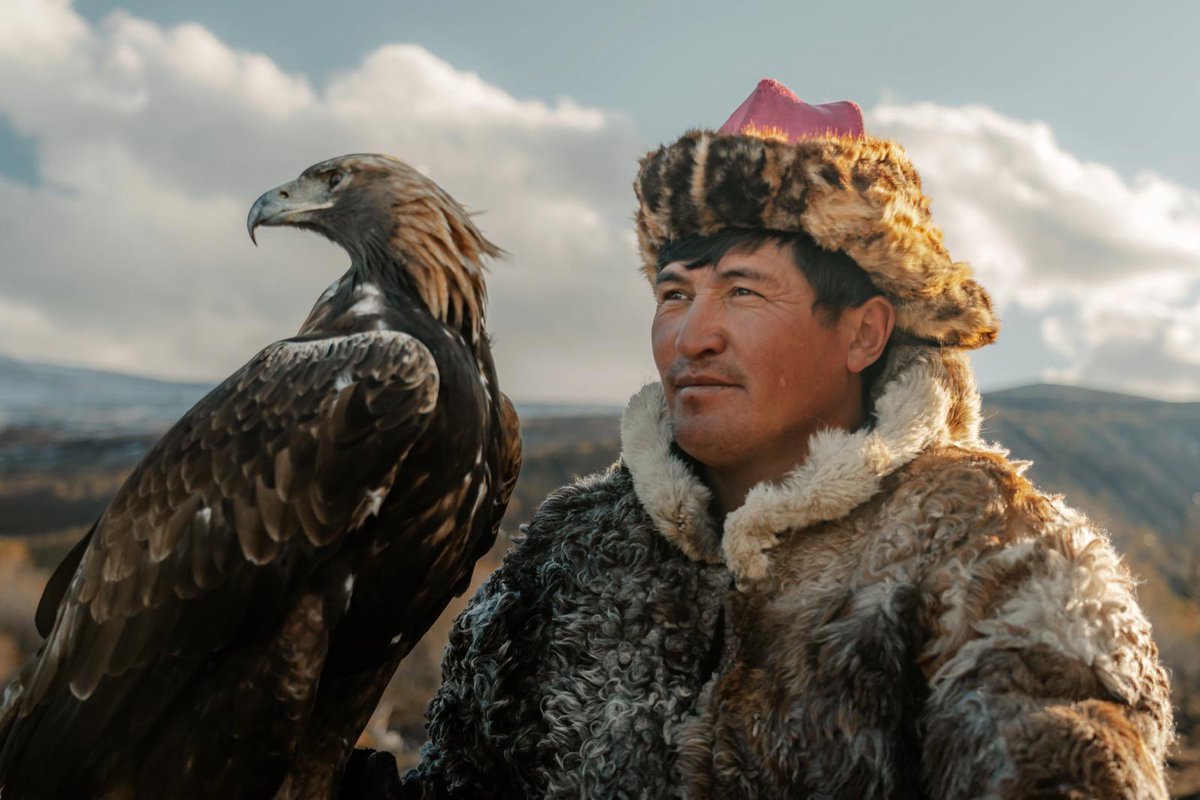 CAZADORES DE LAS ÁGUILAS - ¡PRIMER CAPÍTULO! 🇲🇳🦅

Comienza la gran serie en el canal, preparen las palomitas y a disfrutar. 

youtu.be/RB26QiYwc-w?si…