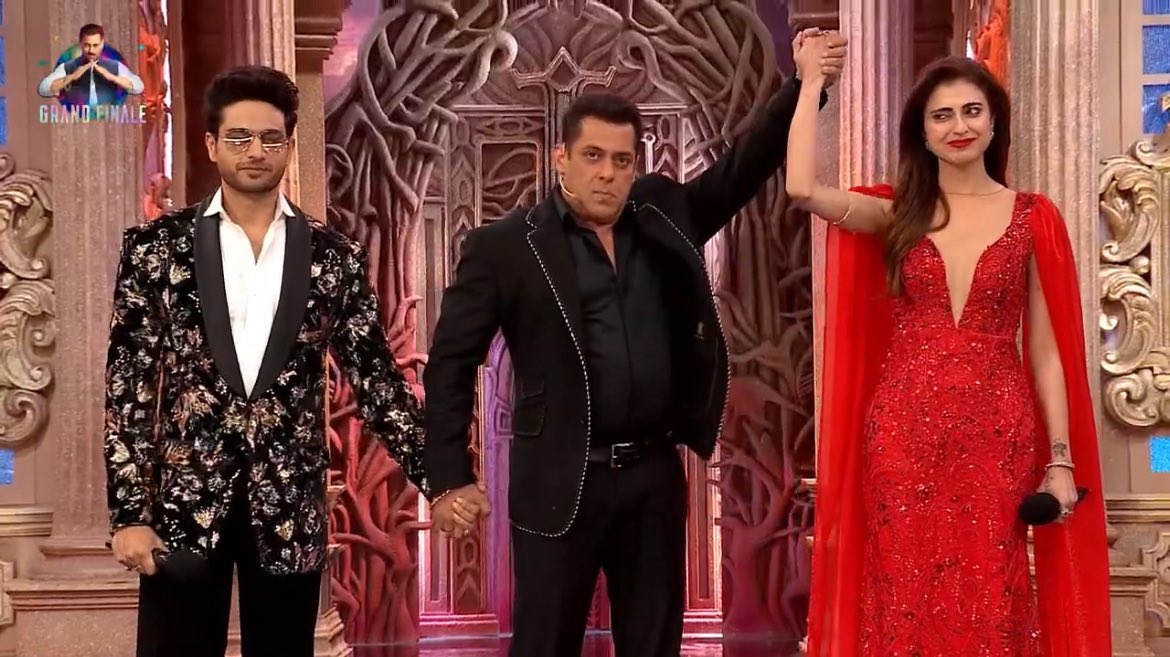 ohhfudge_'s tweet photo. This season will be remembered as “The Farrhana Bhatt show”.

#FarrhanaBhatt • #BiggBoss19Finale https://t.co/PdIHG5QYST