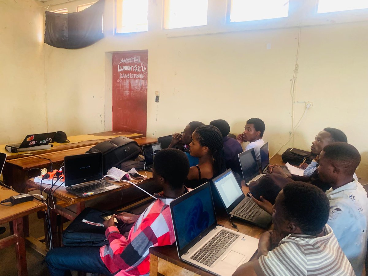 JonasAhana's tweet photo. Première semaine de notre apprentissage Learning challenge💻
Cette apprentissage est organisée par les passionnés et la communauté de GDG On Campus Isp bukavu
Le web🚀
#Isp_Bukavu
#learningChallenge
#Gdgoncampusispbukavu
#gdg_kivu https://t.co/GqTdF1RWBC