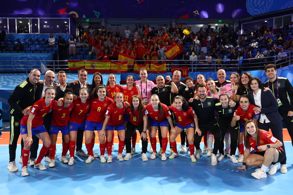AdriPazfran's tweet image. ⚽️

🥉𝗠𝘂𝗻𝗱𝗶𝗮𝗹 𝗱𝗲 𝗙𝗶𝗹𝗶𝗽𝗶𝗻𝗮𝘀 🇵🇭

🙏 Gracias a todxs por apoyarnos desde la distancia 💪

#fwwc #futsal #spainwomenfutsal #philippines 🐯🐯🐯

🥉𝗣𝗵𝗶𝗹𝗶𝗽𝗽𝗶𝗻𝗲𝘀 𝗪𝗼𝗺𝗲𝗻'𝘀 𝗪𝗼𝗿𝗹𝗱 𝗖𝘂𝗽 🇵🇭

🙏 Thanks you all for the support 💪