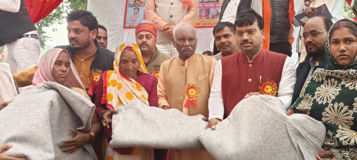 आज मिल्कीपुर (अयोध्या) के ग्राम मजनाई में *वीरांगना ऊदादेवी स्वयं सहायता समूह के सौजन्य से *श्री त्रिलोकी नाथ पासी* द्वारा आयोजित *वीरांगना ऊदादेवी पासी शौर्य दिवस एवं सम्मान समारोह* में मुख्य अतिथि के रूप में उपस्थित होकर  वीरांगना ऊदादेवी पासी के चित्र पर पुष्पांजलि अर्पित किया