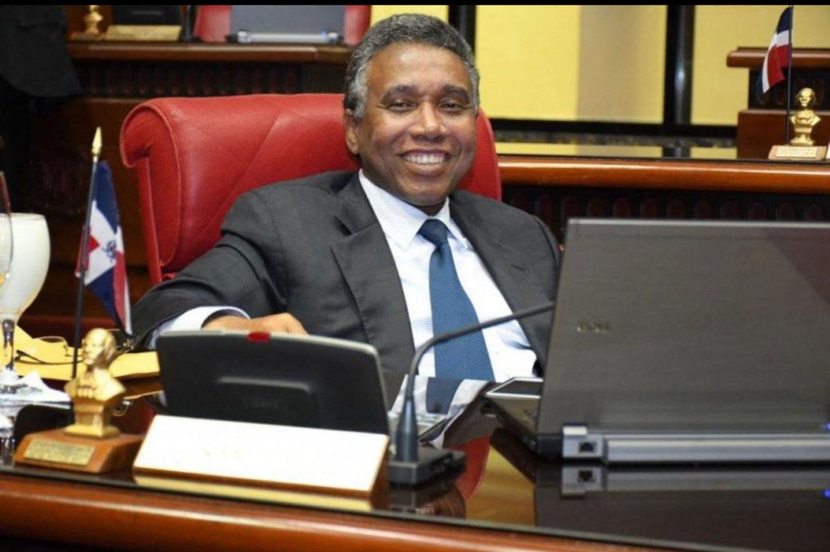 VinicioSenador's tweet image. Mi reclamo no es sólo lo de Félix Bautista. Si habían otros políticos recibiendo miles millones de Senasa por servicios médicos o de farmacia que salgan . País merece saberlo .