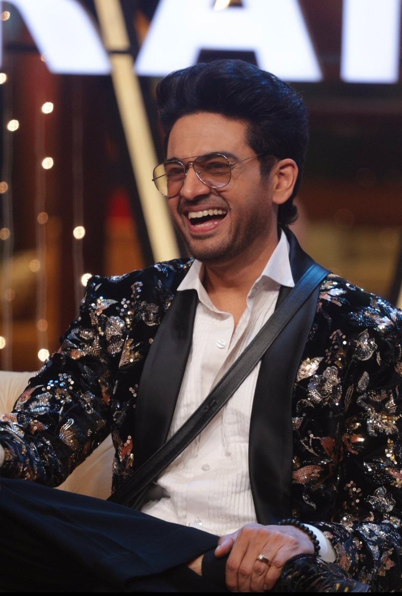 BoxOfficeBuzzz's tweet photo. Haan Bhai.. Pakistaniyon,Bangladeshiyon, Pelestiniyon😜 kaisi rhi...🤣😜

Burnol bhijwayi jaye kya🤣🤣😜🔥🔥

Congratulation Gaurav Khanna🔥💥
#BiggBoss19 #GauravKhanna𓃵  #FarrhanaBhatt𓃵 https://t.co/GXYElqzEbr