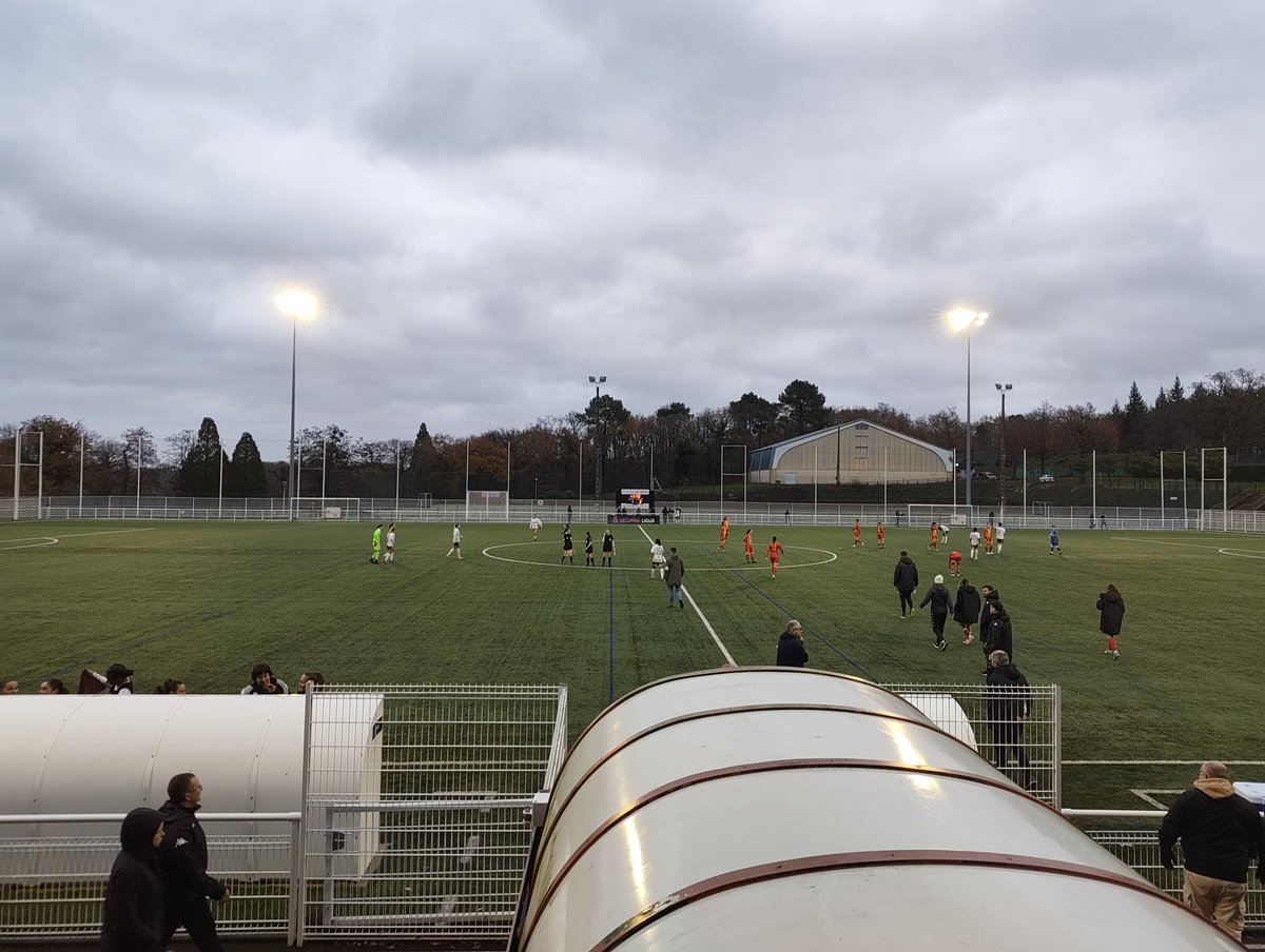 AllezMessines's tweet photo. Un match très compliqué de nos Messines qui auront réussi malgré tout à s'imposer face au Mans et ramènent donc les 3 points à la maison ! La première mi temps aura été très très compliquée, mais elles auront sû se relever en seconde mi temps pour gagner !!
#LMFCFCM 1-2 https://t.co/TSTA9D3pSk