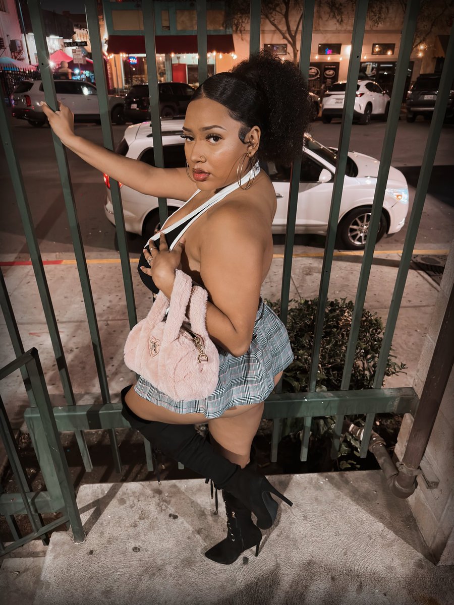 thethcbaddie's tweet photo. ItGirl Coded 💅 https://t.co/1mFNs5g89l