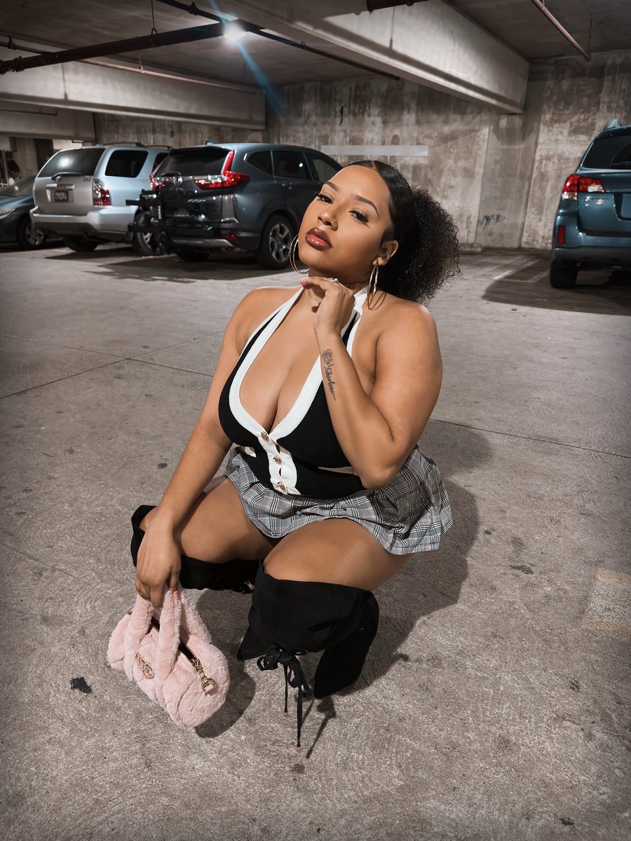thethcbaddie's tweet photo. ItGirl Coded 💅 https://t.co/1mFNs5g89l