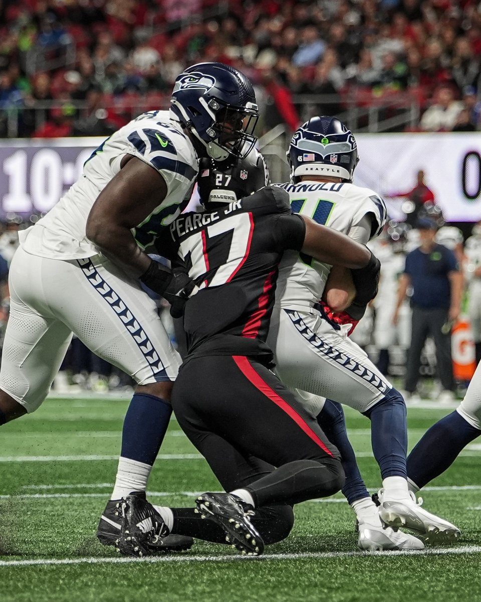 5 straight games with a sack for 2️⃣7️⃣
The longest streak in the @NFL!