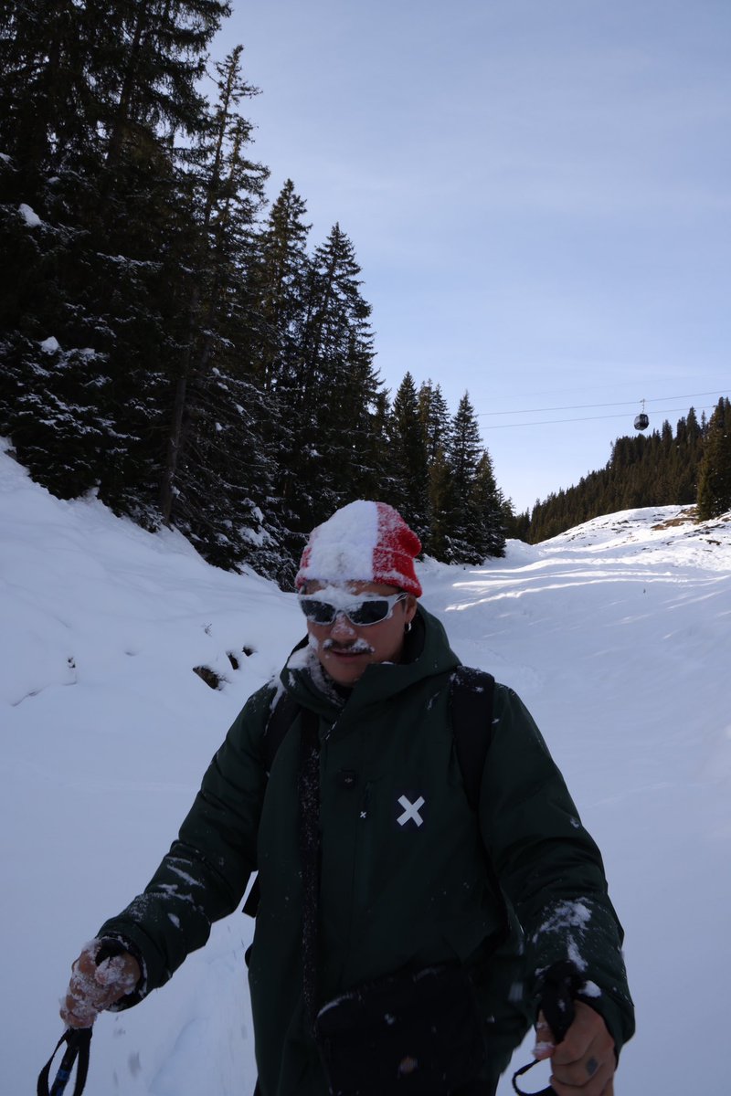 Desde algún lugar frío, frío, pero bien frío. Quiero decirles desde lejos sigo festejando el Tricampeonato ❤️💛