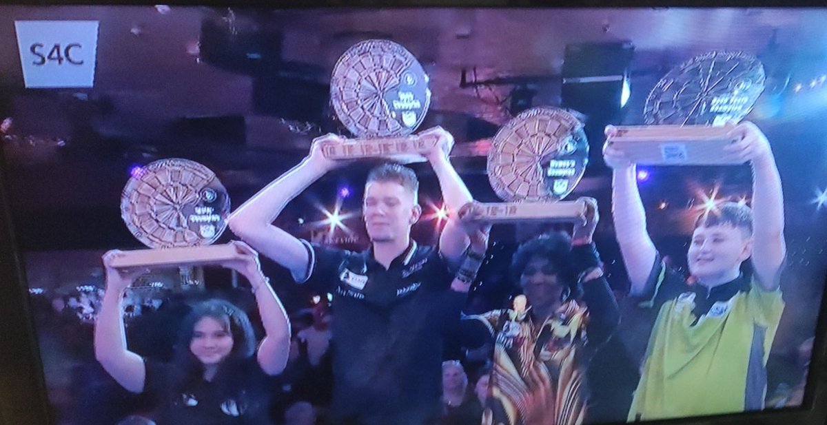 The 4 <a href="/DartsWDF/">WDF Darts</a> 🌏🎯🏆 
champions 🇹🇷🇳🇱🏴󠁧󠁢󠁥󠁮󠁧󠁿🏴󠁧󠁢󠁳󠁣󠁴󠁿 👏👏👏👏 #darts #lakeside #worldchampions
