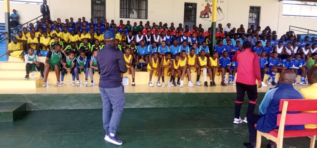 MusanzeDistrict's tweet photo. The Vice Mayor in charge of social affairs @TheoKayiranga welcomed the Canadian delegation from TeamUp NGO, led by its founder Mr. Graham Roxburgh. They come to explore areas of collaboration in developing the talents of students in football and basketball. https://t.co/tJ87xTev7u