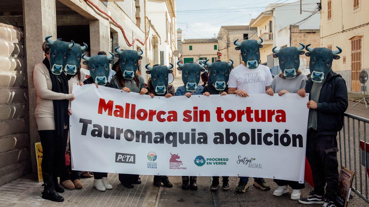 Protesta contra la tauromaquia en Muro 

➡️ mrf.lu/Rfw3