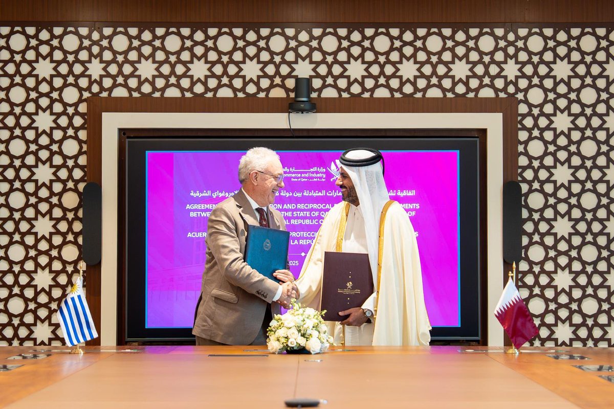 وقع الاتفاقية كل من سعادة الشيخ فيصل بن ثاني بن فيصل آل ثاني وزير التجارة والصناعة، ممثلاً عن الجانب القطري، وسعادة السيد ماريو لوبتكين وزير الخارجية بجمهورية الأوروغواي الشرقية، ممثلاً عن جانب الأوروغواي.

ويأتي توقيع الاتفاقية في إطار جهود البلدين الرامية إلى توفير إطار قانوني