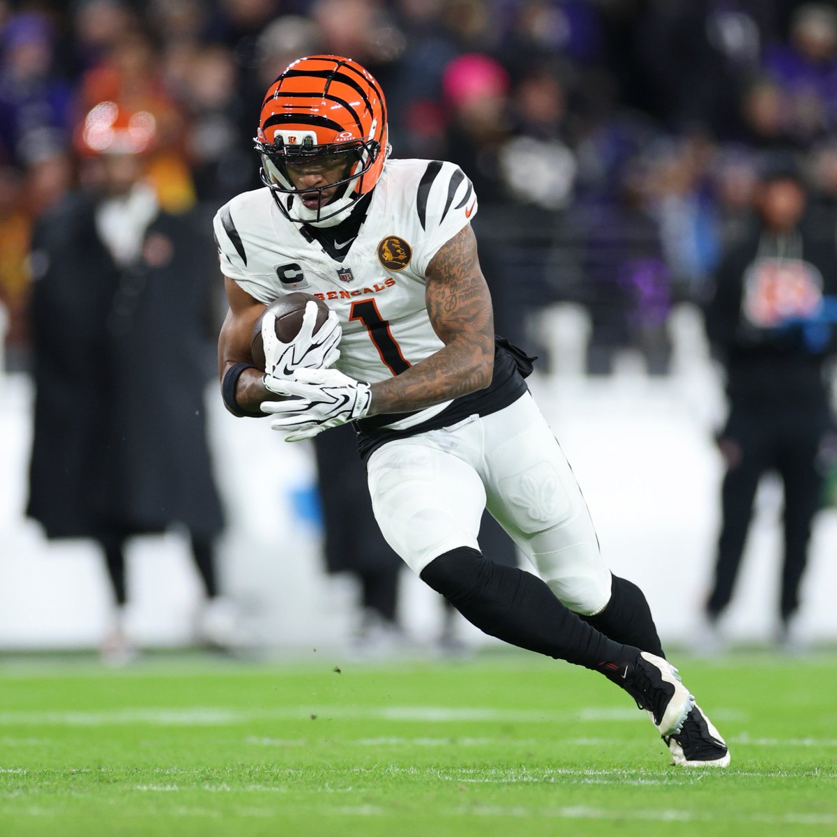 Ja’Marr Chase passes Jarvis Landry for 5th-most receptions by a player in their first 5⃣ seasons in NFL history 👏

<a href="/Bengals/">Cincinnati Bengals</a> | #WhoDey