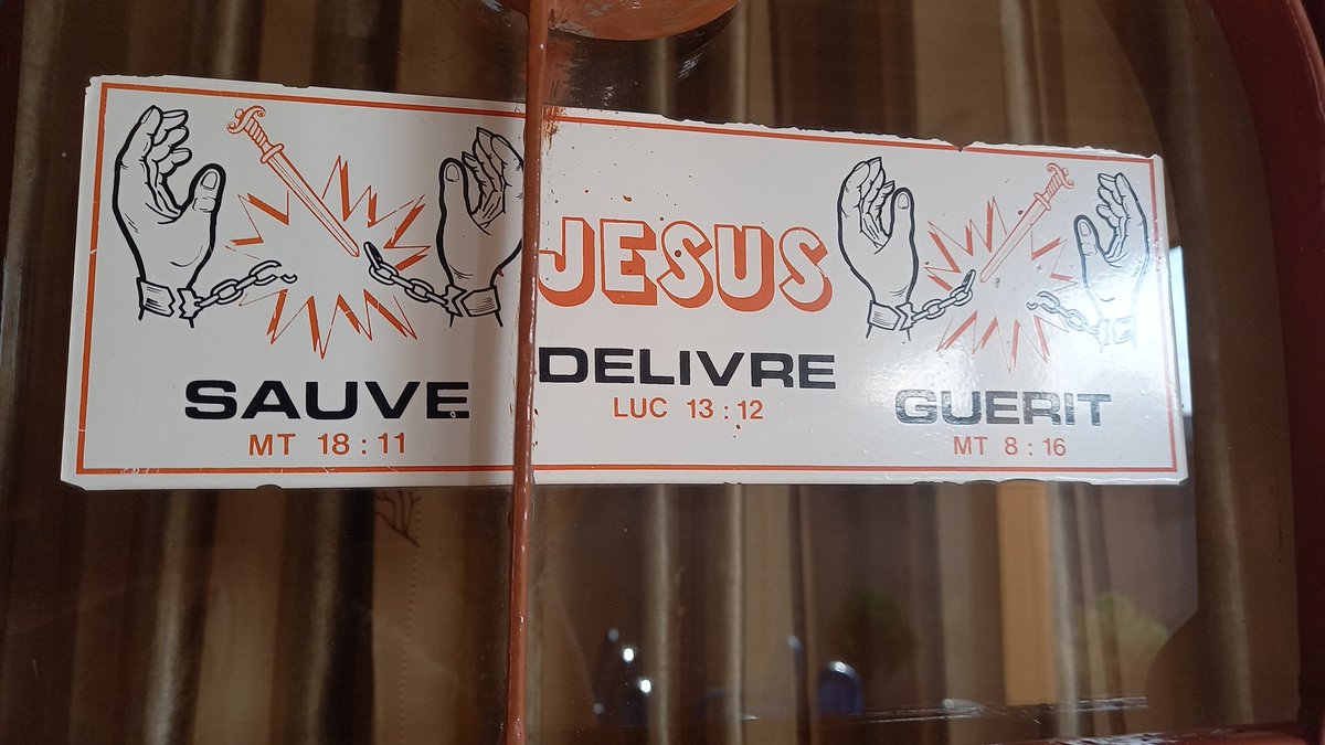 Vitalité religieuse à #Ouagadougou, #BurkinaFaso 🇧🇫:
Ici l'Eglise du "Ministère d'adoration, de repentance et de delivrance", non loin du grand marché, au centre ville. 
Avec le pasteur Papa Gilat et son equipe pastorale