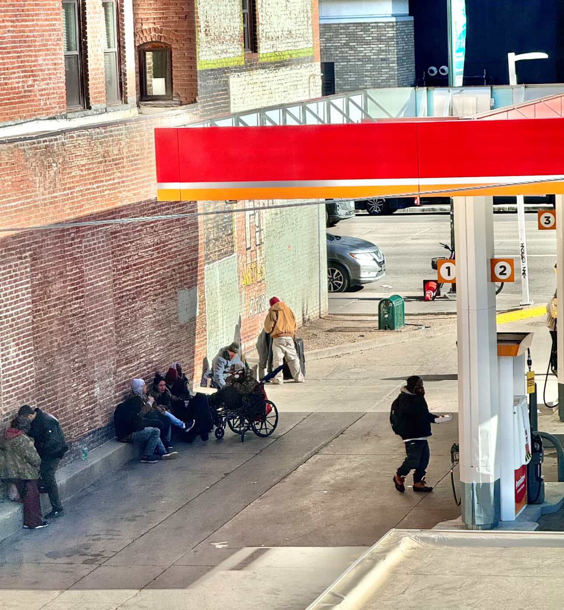 dobetterdnvr's tweet image. While families with young children attend the Denver Winter Market at the Sports Castle on Broadway, they must wind their way through addicts passed out and loitering on the corners. VIBRANT!
@mikejohnstonco #visitdenver @govofco