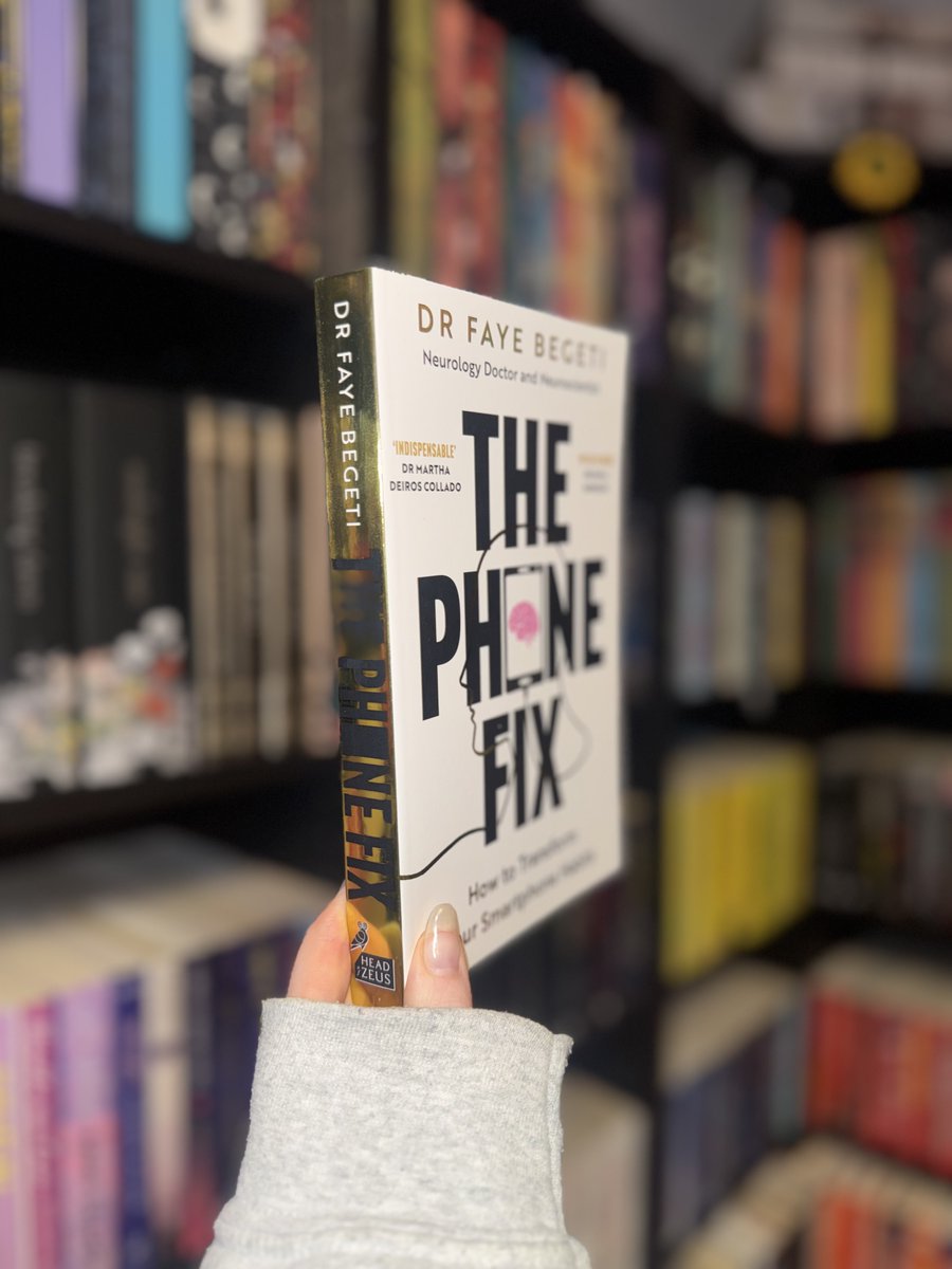 The_Secret_Bookreview tweet media