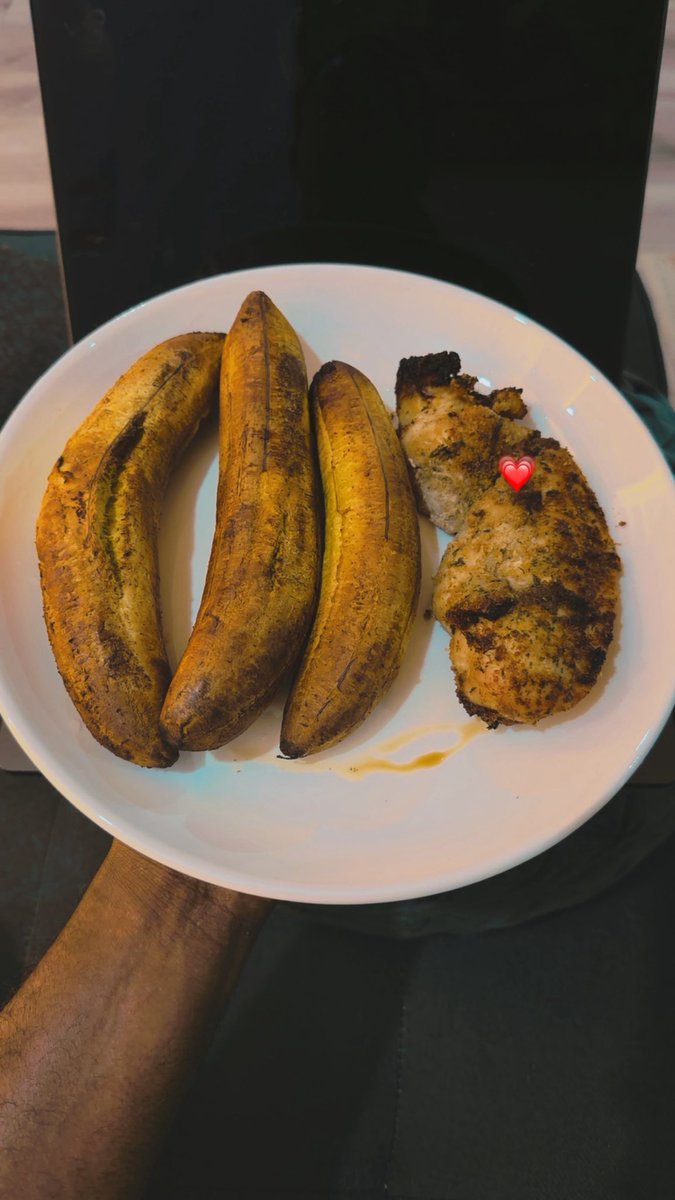 itzbasito's tweet image. God bless the genius that invented Airfryer 🫢