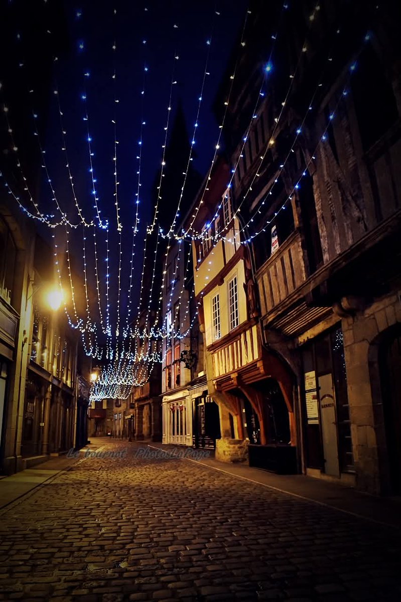 Les illuminations de Noël de Dinan avec une photo de La rue de l'horloge 
Je vous souhaite une bonne soirée