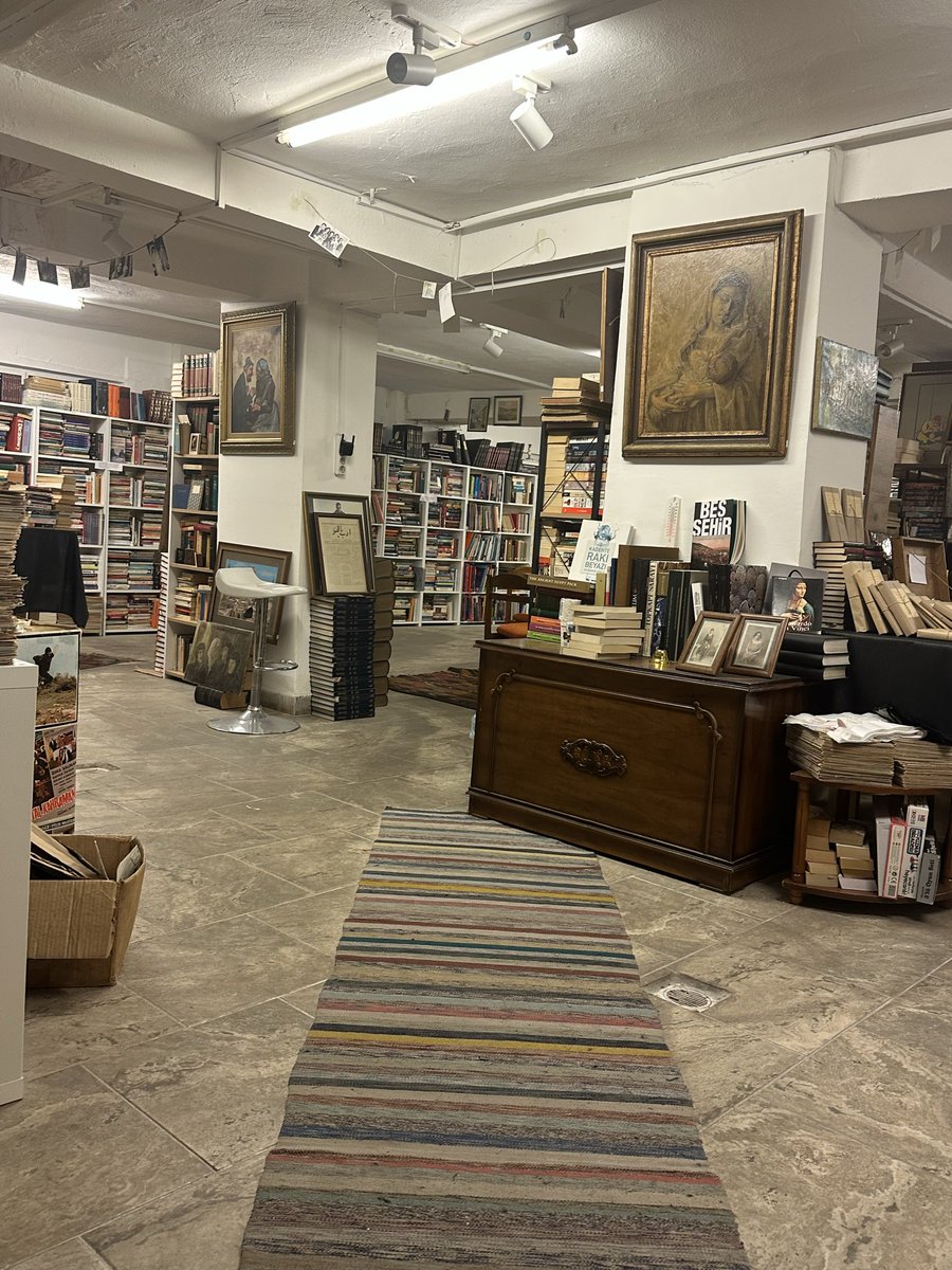 Ankara’da Sahaf gezdim. Cehaletime cehalet katmak için 🍀✌🏻