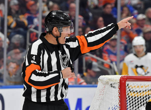 ScoutingTheRefs's tweet photo. Refs for @penguins @DallasStars are Liam Maaskant (#45) and Wes McCauley (#4). Tonight's officials: https://t.co/HVnretWcV9 #Pens #Stars #Penguins #PITvsDAL #LetsGoPens #TexasHockey https://t.co/bS1aPgOf6g