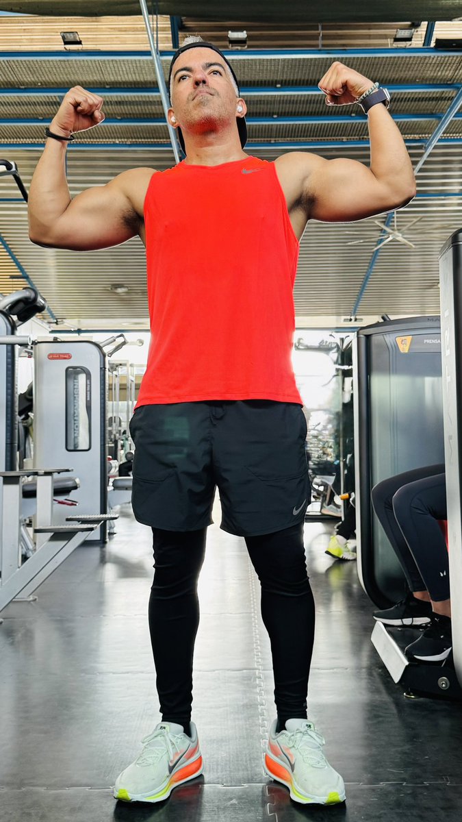 JosephCont2025's tweet photo. Piernas y hombros en domingo. La gripe muerde, el hierro responde.
.
#Sunday #Gripe #Disciplina #Metas #Diciembre #Fitness #Healthy #Gym #Trabajo #Viajes #Enfocado #Descontando https://t.co/mchWb7ncDG