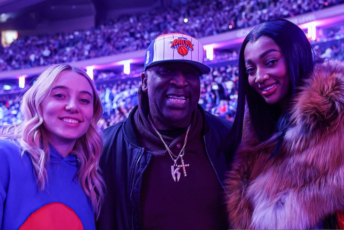 NBA_NewYork's tweet photo. Angel Reese &amp; Paige Bueckers with Karl Towns Sr courtside https://t.co/O21FdQ4Urk
