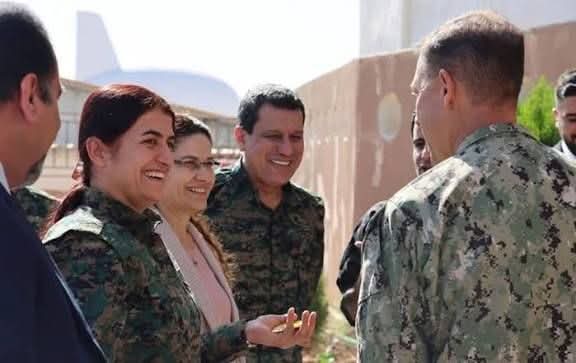 DrewsMemed60821's tweet image. Hasan Bildirici&apos;den TR&apos;ye kalp krizi geçirtecek durumu yazmış.

&quot;Türkiye&apos;nin Rojava&apos;ya karşı yapabileceği fazla bir şey yok. 

Suriye, Türkiye&apos;nin olduğu kadar İsrail ve Amerika&apos;nındır. 

Colani&apos;ye bağlı çeteler Kürtlere topyekün saldıramaz. 

Böyle bir saldırı olursa SDG Colani…