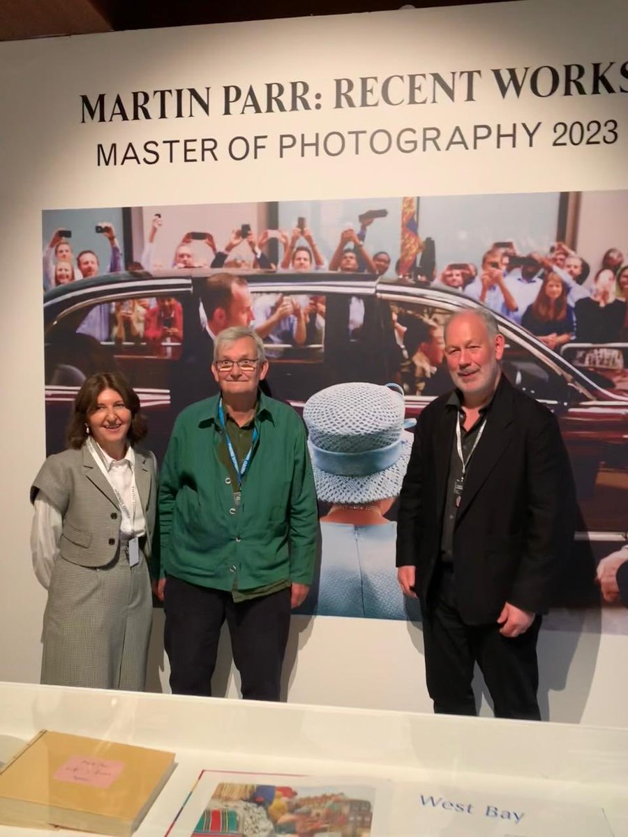 Photo London tweet media