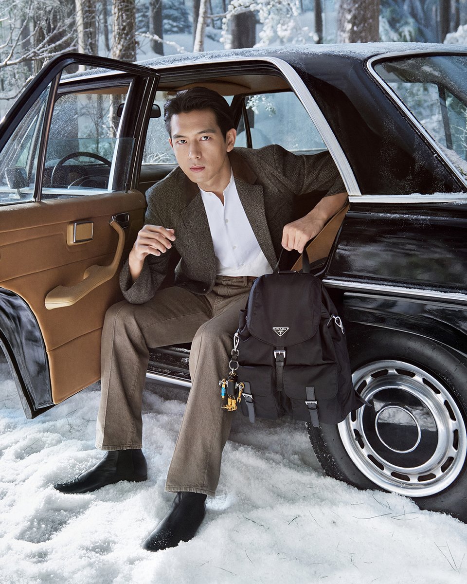 The Prada Holiday 2025 campaign reflects a winter archetype in quiet focus, featuring Prada Ambassador Li Xian.
Discover the new campaign: tinyurl.com/ucjuf5y2

Creative Directors: #MiucciaPrada and #RafSimons 
Campaign Creative Direction: #FerdinandoVerderi 
Photography and