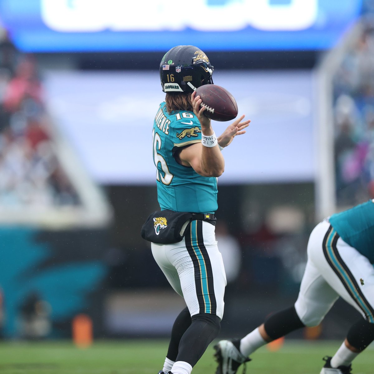 JaguarsPR's tweet photo. . @trevorlawrence completed seven-of-nine passes for 107 yards and a touchdown in the first quarter. It marked his third time this season registering 100-plus passing yards in the opening quarter, tied for the most in the NFL.

#ProBowlVote https://t.co/dbemYriNNO