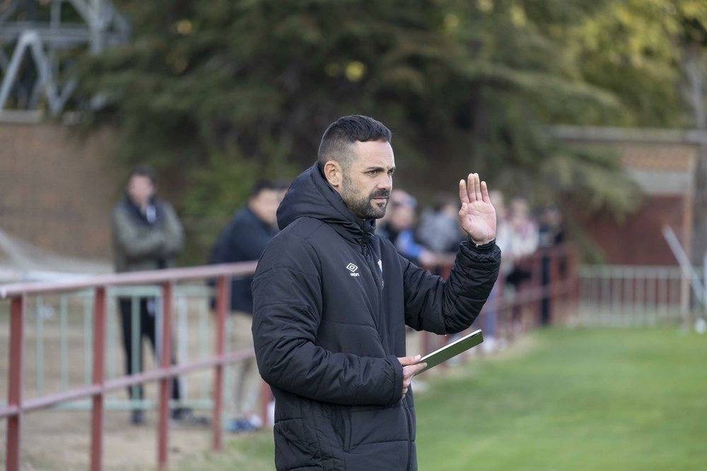 #Futbol
⚽️El Ávila desmiente las acusaciones de agresión de Marc en Vigo
El club emite un comunicado para desmentir las  informaciones publicadas en Galicia sobre una posible agresión del técnico a un directivo del Coruxo. «Son completamente falsas»
diariodeavila.es/noticia/z1a67b…
#Avila