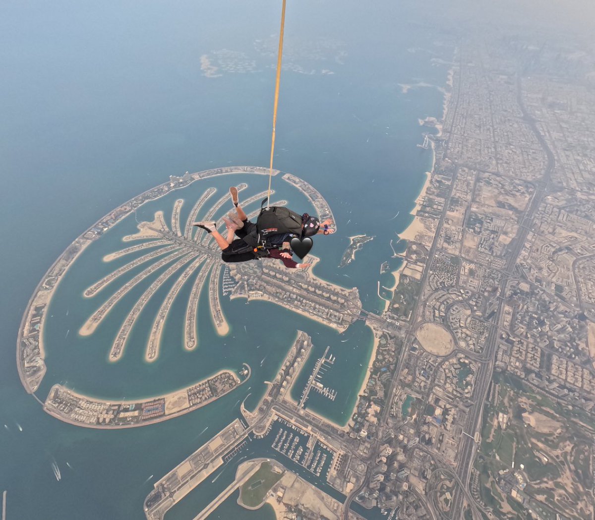 wasayf_mm's tweet photo. Wanted a better view, so I jumped🪂☁️♥️ https://t.co/mM0JTkU5bh