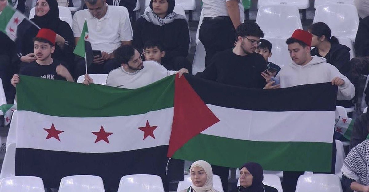 المنتخب الفلسطيني والمنتخب السوري ..
لا دوري قوي..
لا امكانيات ضخمة ..
ولا ميزانيات ضخمة ..
ورغم جروح البلدين .. الا انهم اعطو دروساً لكل المنتخبات ..

الف الف مبارك لهم هذا التأهل ♥️

 #سوريا_فلسطين #كأس_العرب2025 
#كأس_العرب #ArabCup2025 #كأس_العرب_2025