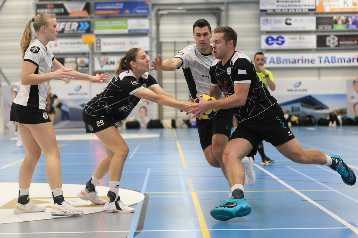 Fikse nederlaag KCC/CK Kozijnen tegen scherpschietend HKC/Creon Kozijnen (25–13) kcconline.nl/korfbal/korfba…