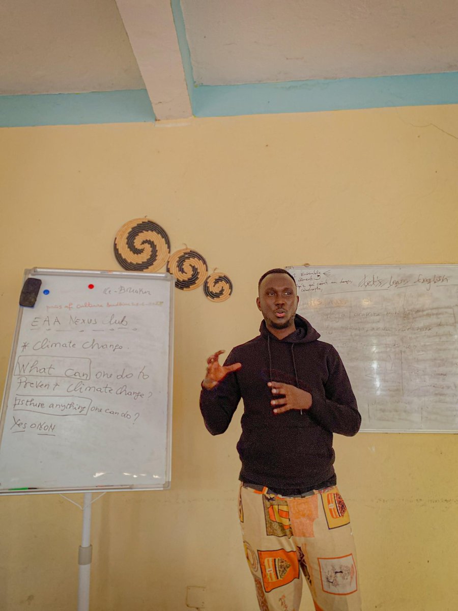 ODJ_Association's tweet photo. Un nouveau club vient de naître sur la plateforme Numérique &amp; Culture : EAA Nexus Club 🎉
Objectif : renforcer les compétences des jeunes d’Afrique de l’Est en art, culture, éducation &amp; industries créatives.
Aujourd’hui : atelier sur l’art face au changement climatique 

#ODJ https://t.co/JB0qiN4XP5